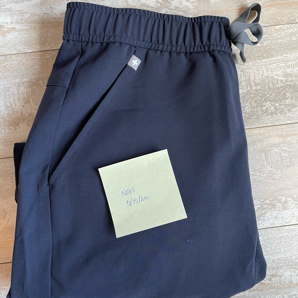 Quiet Navy figs joggers